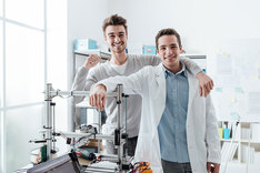 Forscher und Unternehmer arbeiten zusammen